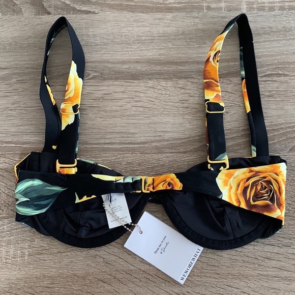 NWT WeWoreWhat Top and Bottom Swim Set - Picture 4 of 9